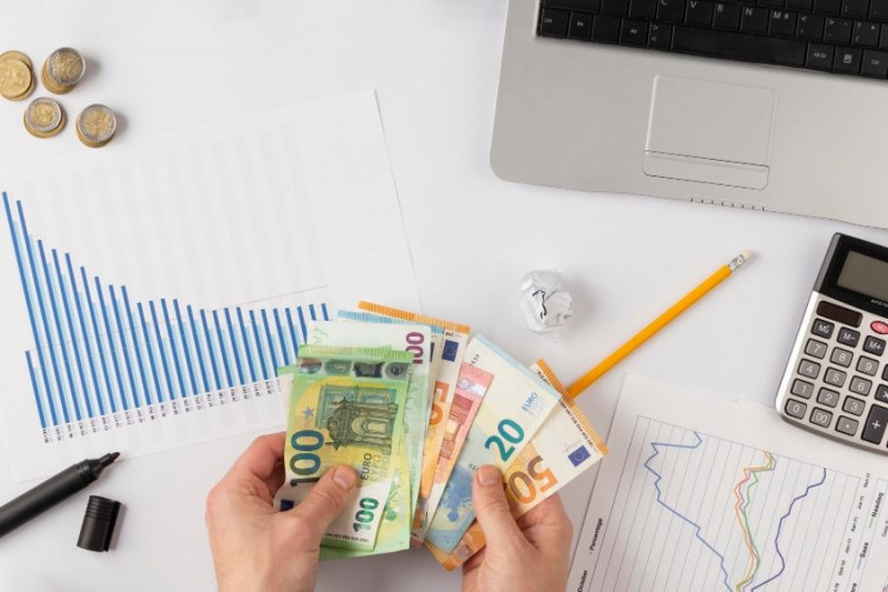 Średnia pensja w UE wzrosła o ponad 5%. Jak wypadła Polska?